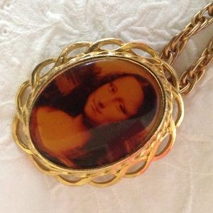 Vintage gold cameo medal with its chain